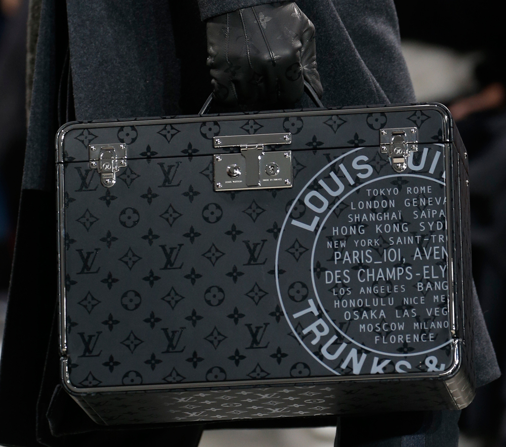 MIKE KAGEE FASHION BLOG: LOUIS VUITTON DEBUTS NEW BAG COLLECTION