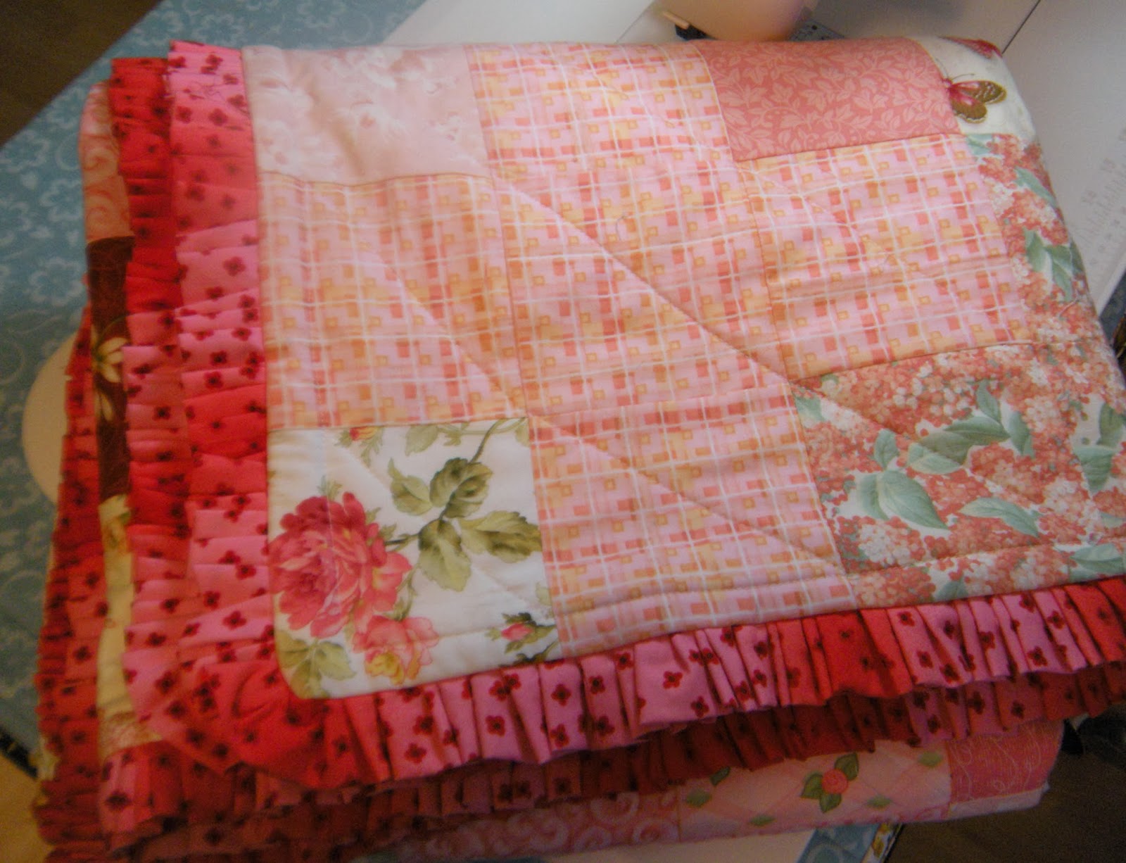 Life in the Scrapatch Girl + XO Quilt Ruffled & Finished!