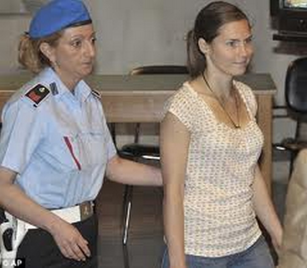 Hotties Wallpapers: Amanda Knox Hot Pictures