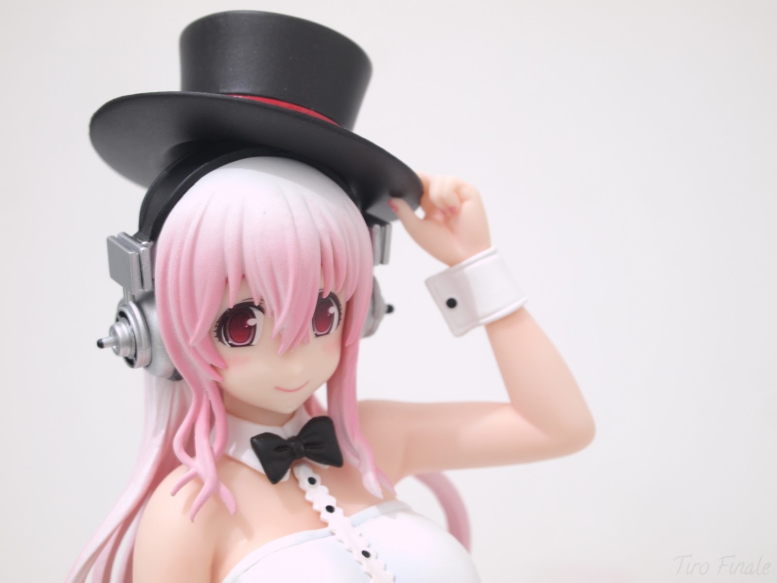 5 Reasons I Love: Super Sonico Figures
