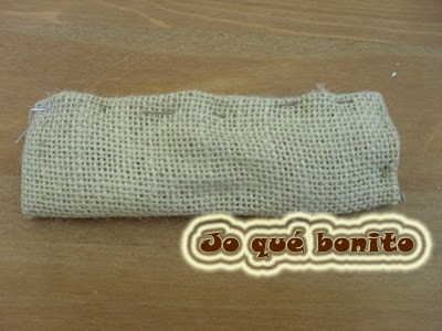 Caja de fresas reciclada con arpillera