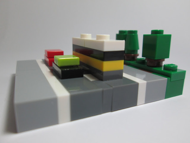 MOC LEGO Micropaisagem com taxi e autocarro da Carris