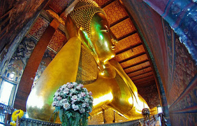 Ghe qua chua Wat Pho khi di du lich Thai Lan