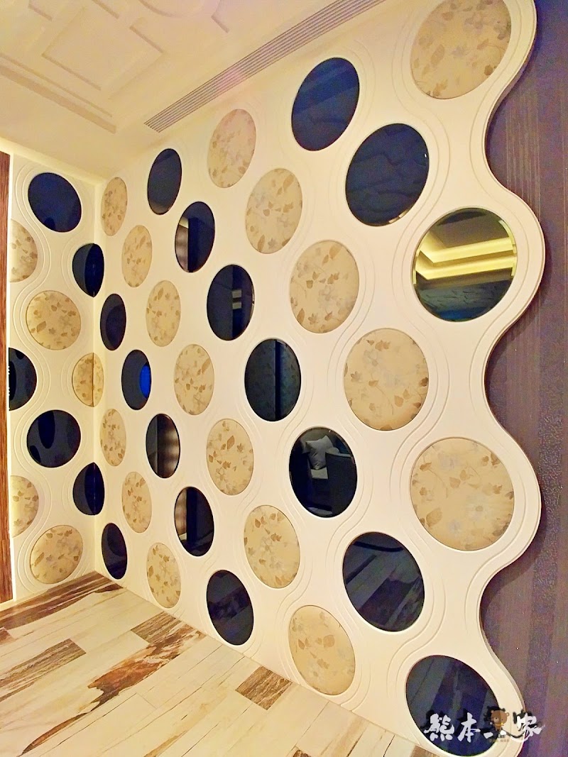 三重江月行館|挑高房型與媲美好樂迪KTV視聽室獨立空間|大窗綠化環境好舒適