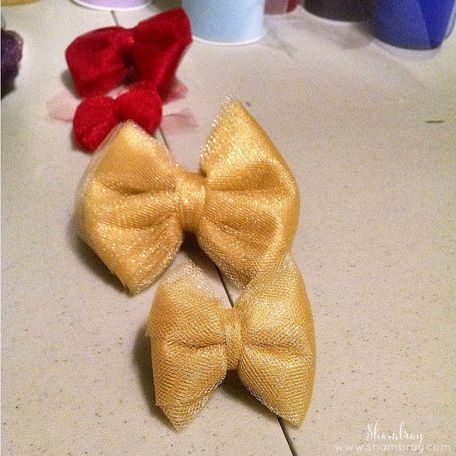 buttons, tulle, hot glue, hair clips