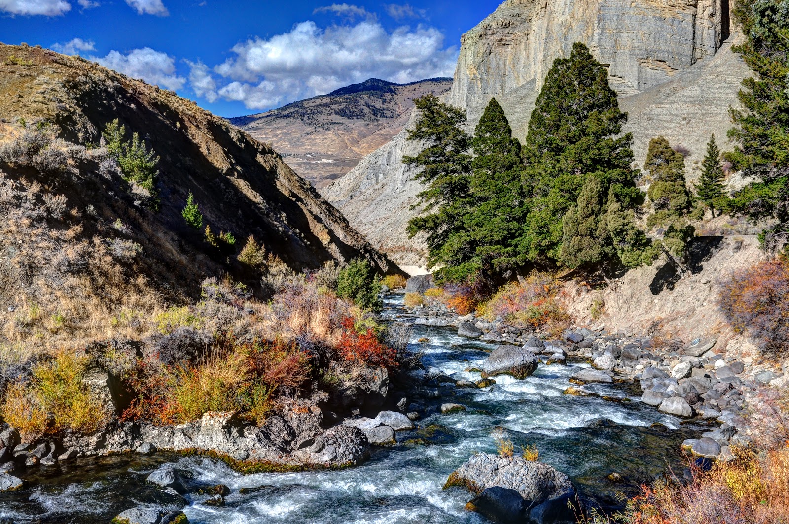 Nikon Sniper Rolling Into Gardiner, Montana