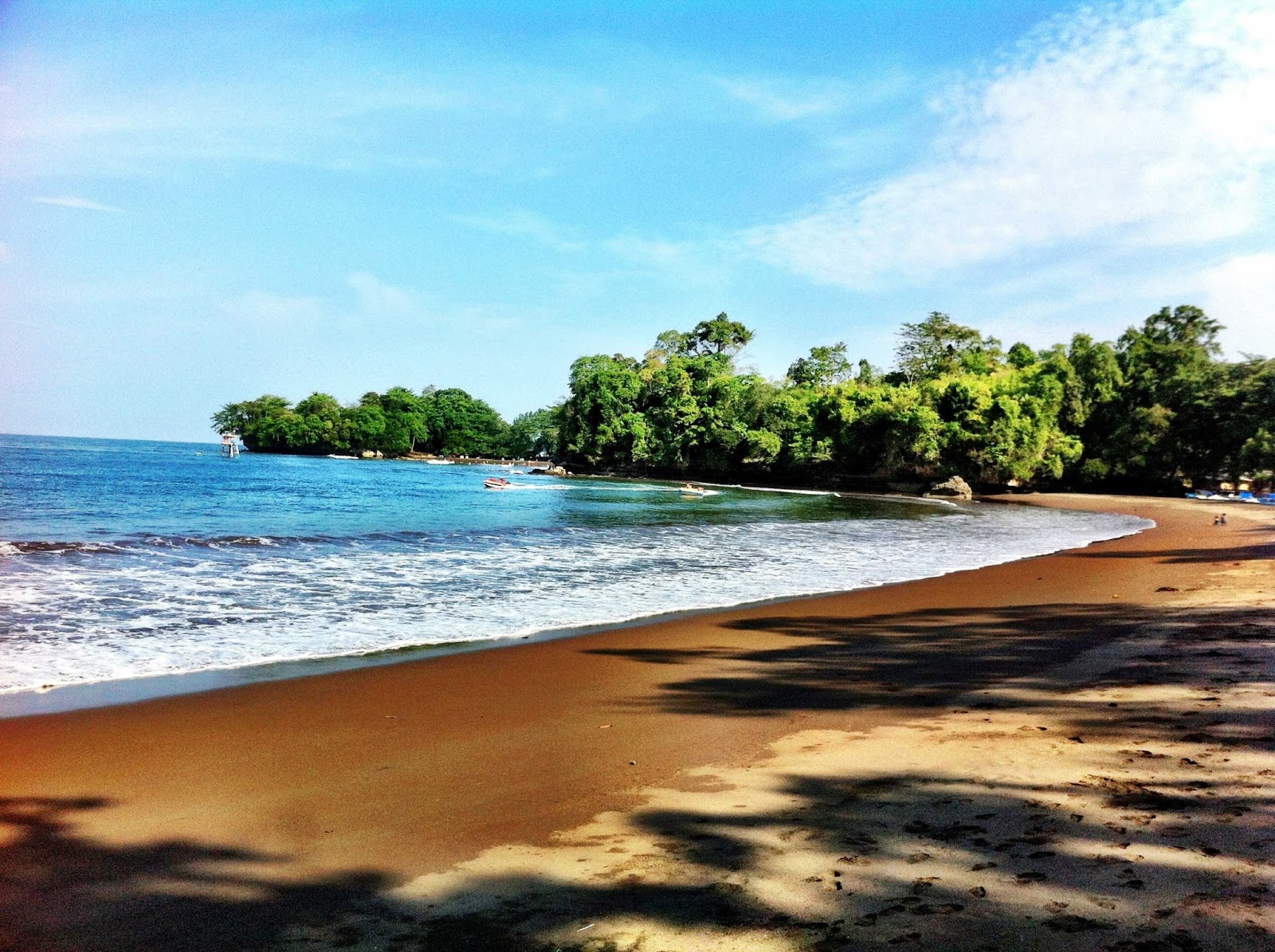 Tempat Wisata Pantai di Jawa Barat yang Wajib Dikunjungi 