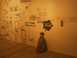 το έργο των Dan & Lia Perjovschi στην 4η Bienalle της Θεσσαλονίκης