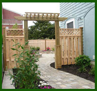 Wooden Fence Designs Offer a Rustic Look