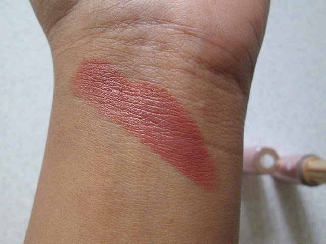 Lakme 9 to 5 Lip Color Oak Table Review, Swatches & LOTD