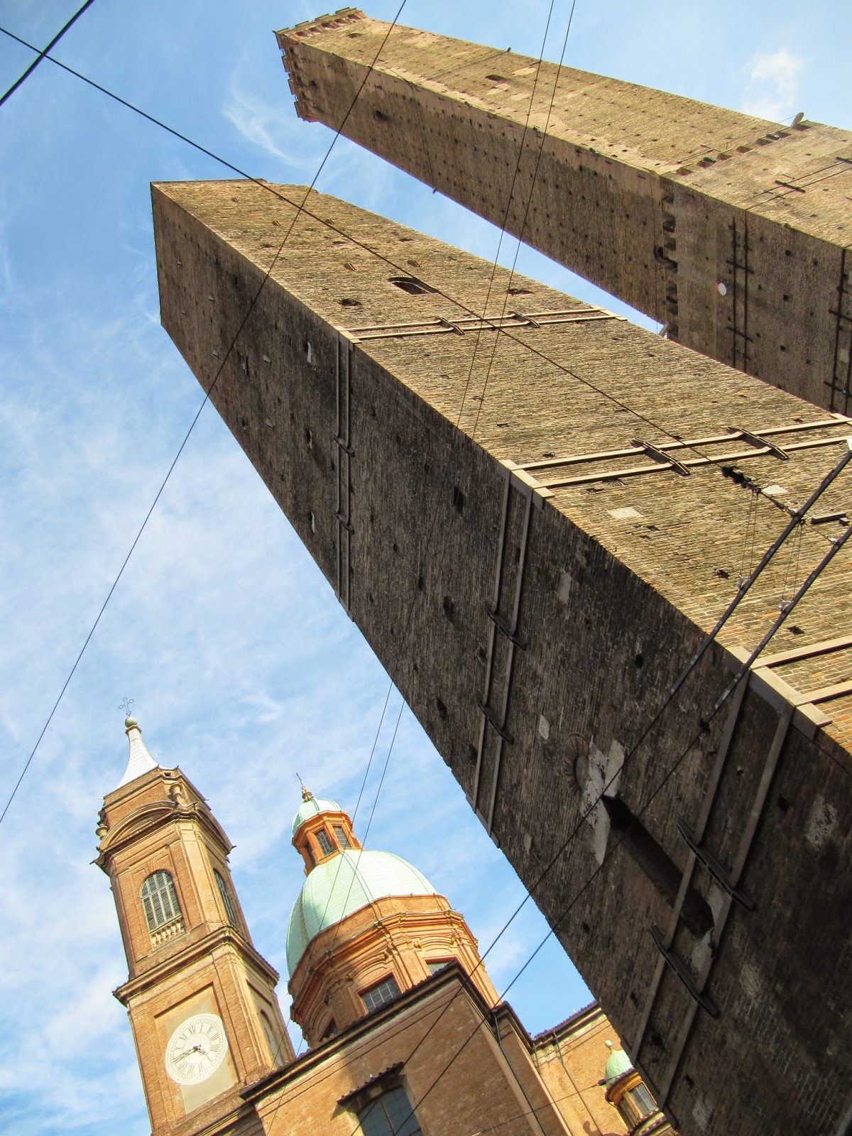 Perchè La Torre Degli Asinelli è Storta