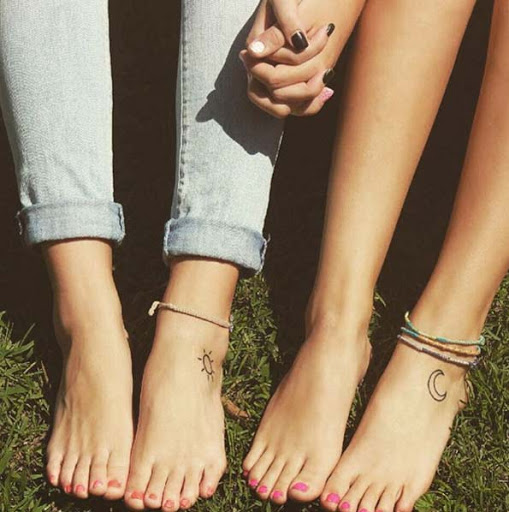 Que legal esses pé de tatuagens
