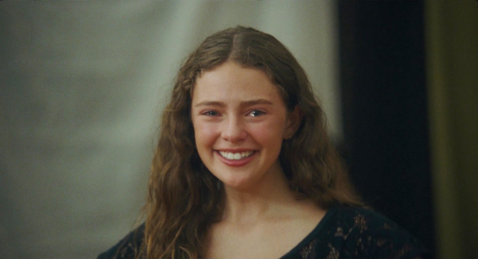 Danielle Rose Russell Films Et Programmes Tv Movie and TV Cast Screencaps: Danielle Rose Russell as Grace / Aloha