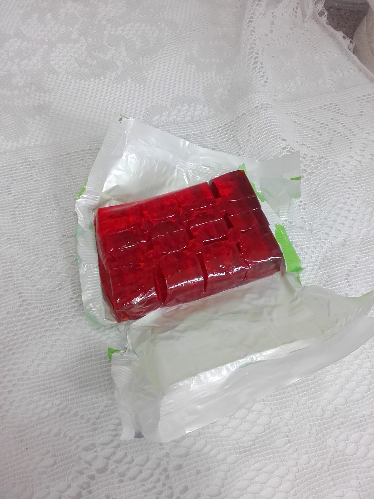 Supersupergirl's Food Reviews Hartley's Strawberry Jelly 135g