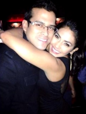 Christian Domínguez y Vania Bludau Foto de Christian Domínguez recibiendo feliz el abrazo de Vania Bludau