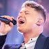 Reino Unido: "Bigger Than Us" foi escrita originalmente para o Melodifestivalen