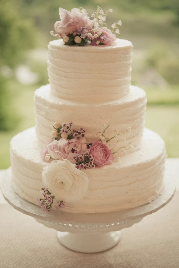 ADORED VINTAGE 10 Vintage Inspired Wedding  Cakes  