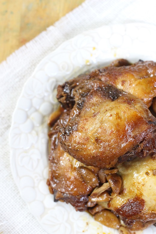 Slow Cooker Honey Garlic Chicken from Mama Loves Food