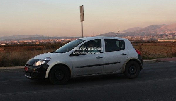 ~ The new generation Renault Clio IV spy photos