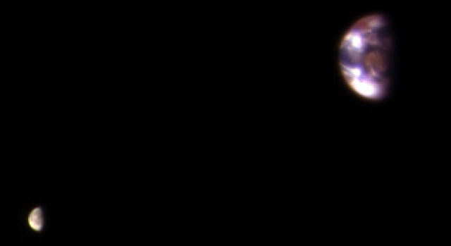 Terra e Lua vistas de Marte pela sonda MRO