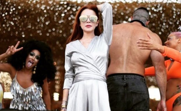 Baile de Lindsay Lohan es motivo de memes en las redes sociales