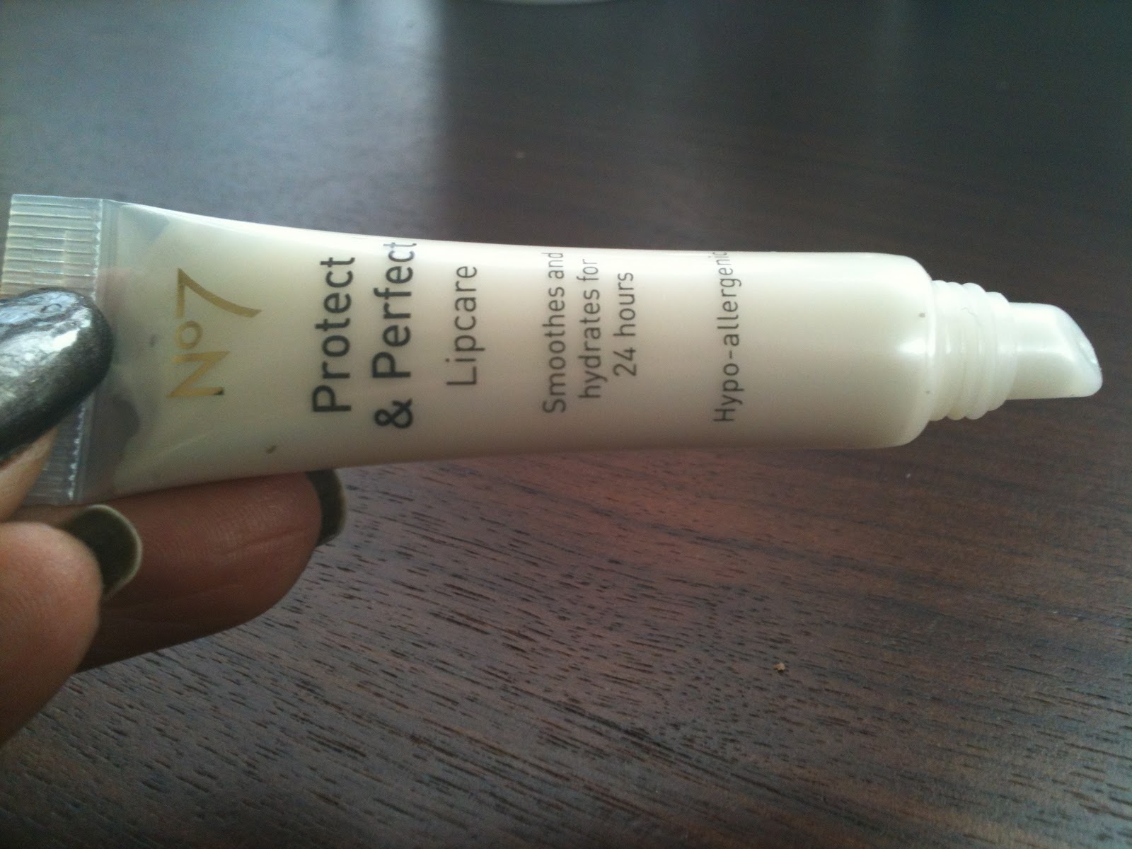 smbeauty No7 Protect & Perfect Lip Care