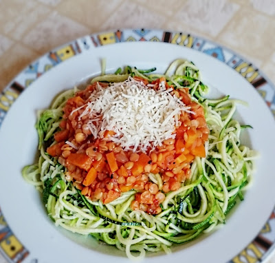 Zucchinispaghetti Linsen Tomatensoße Tomatensauce