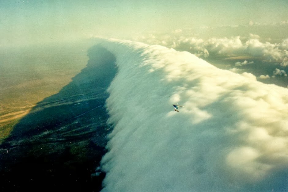 Roll cloud hang glider, Queensland, Australia