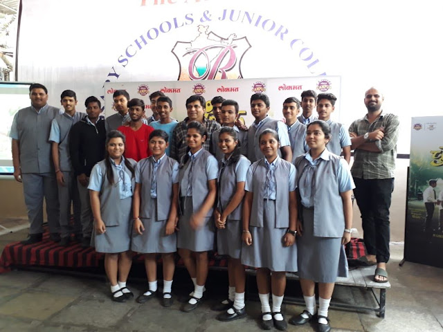 The Aranhas’ Rosary School welcomes lyricist and playback singer Swanand Kirkire with a bang