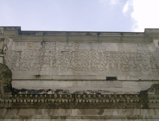 αψίδα του Κωνσταντίνου στην Αρχαία Αγορά της Ρώμης
