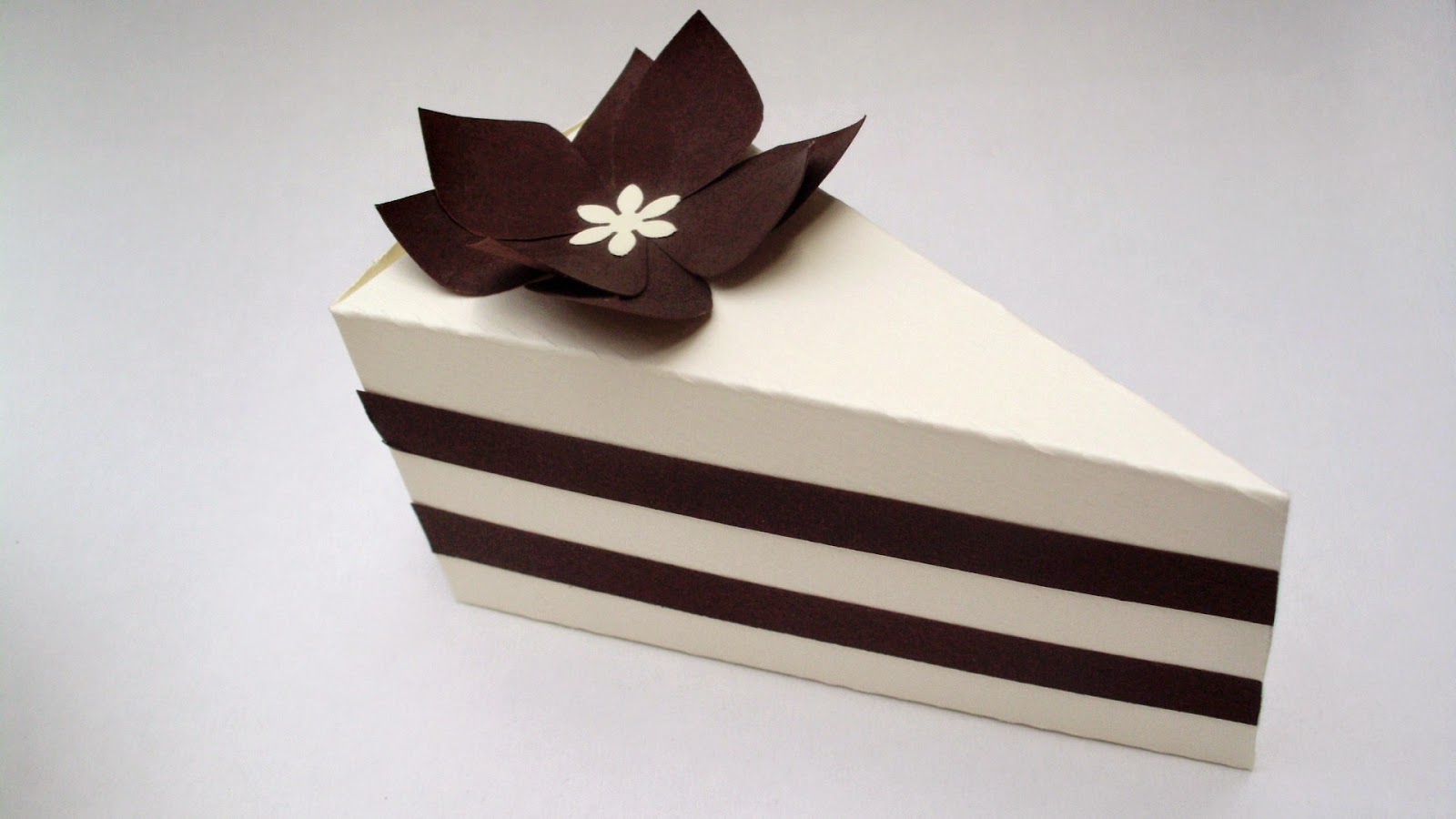 Handmade PaperHeaven Chocolate cake favor boxes / Tort din ciocolata cutii marturii
