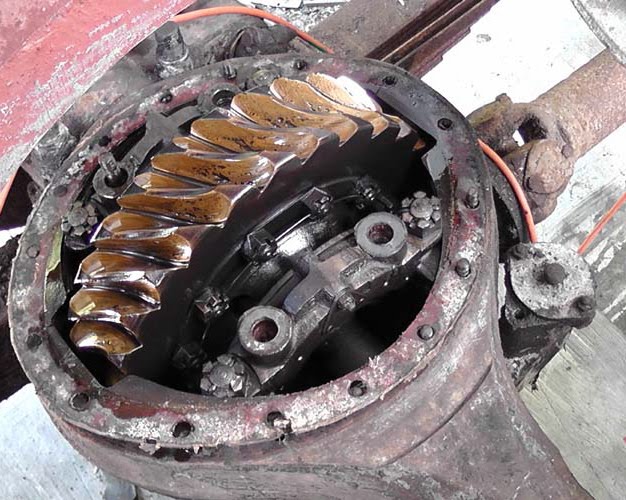 Albert the Albion Bus Rescue Restore and Repatriate 2012 Now, for the Rear Axle...