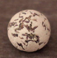 Lavender bath bomb from www.quinessence.com