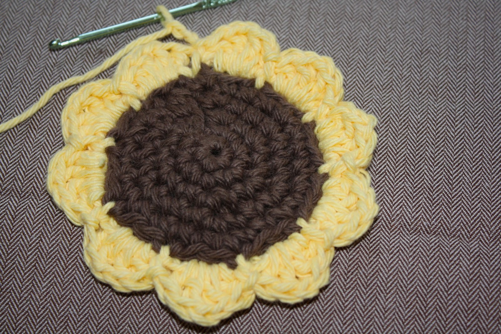 charm-hour-crocheted-sunflower-coasters