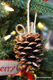 pinecone, ornament, fusion mineral paint, copper paint, DIY, http://bec4-beyondthepicketfence.blogspot.com/2015/12/12-days-of-christmas-day-9-easy.html