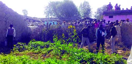 बाड़ी के कुएं में उतराती मिली युवक की लाश 1 बाड़ी के कुएं में उतराती मिली युवक की लाश