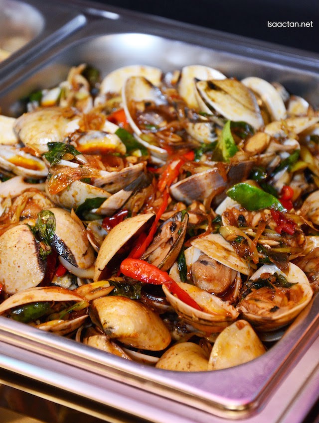 Hoy Lai Phad Cha (Spicy stir fried clams)