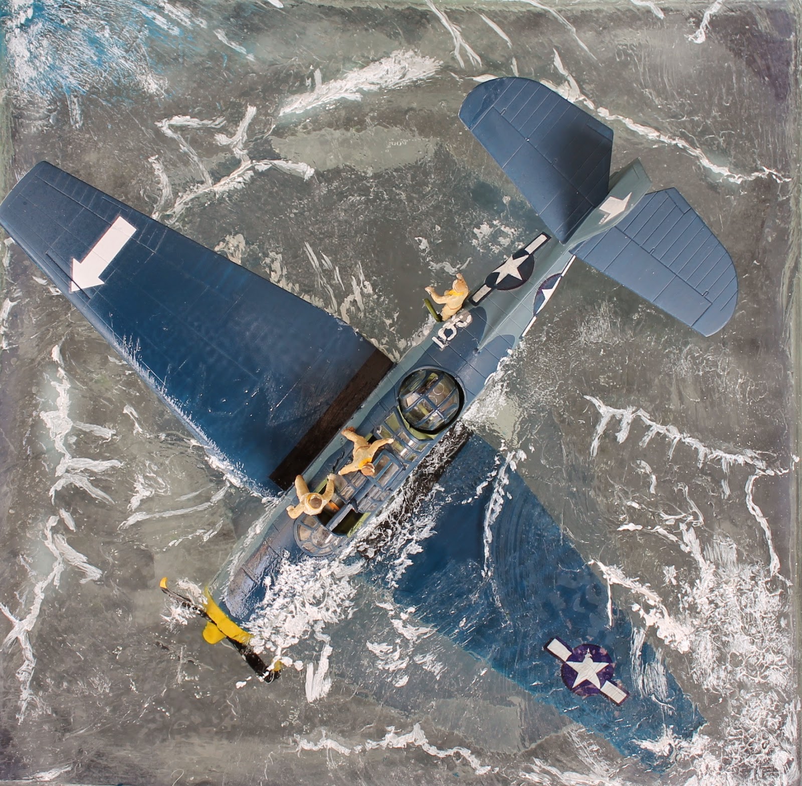 1 72 Scale Kits Diorama TBF 1 Avenger Ditching In Sea