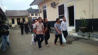 Kapolres Cirebon Kota Tidak Pandang Bulu ,Dua Pejabat PUPR Kota Cirebon Dilimpahkan ke Kejaksaan Kapolres Cirebon Kota Tidak Pandang Bulu ,Dua Pejabat PUPR Kota Cirebon Dilimpahkan ke Kejaksaan