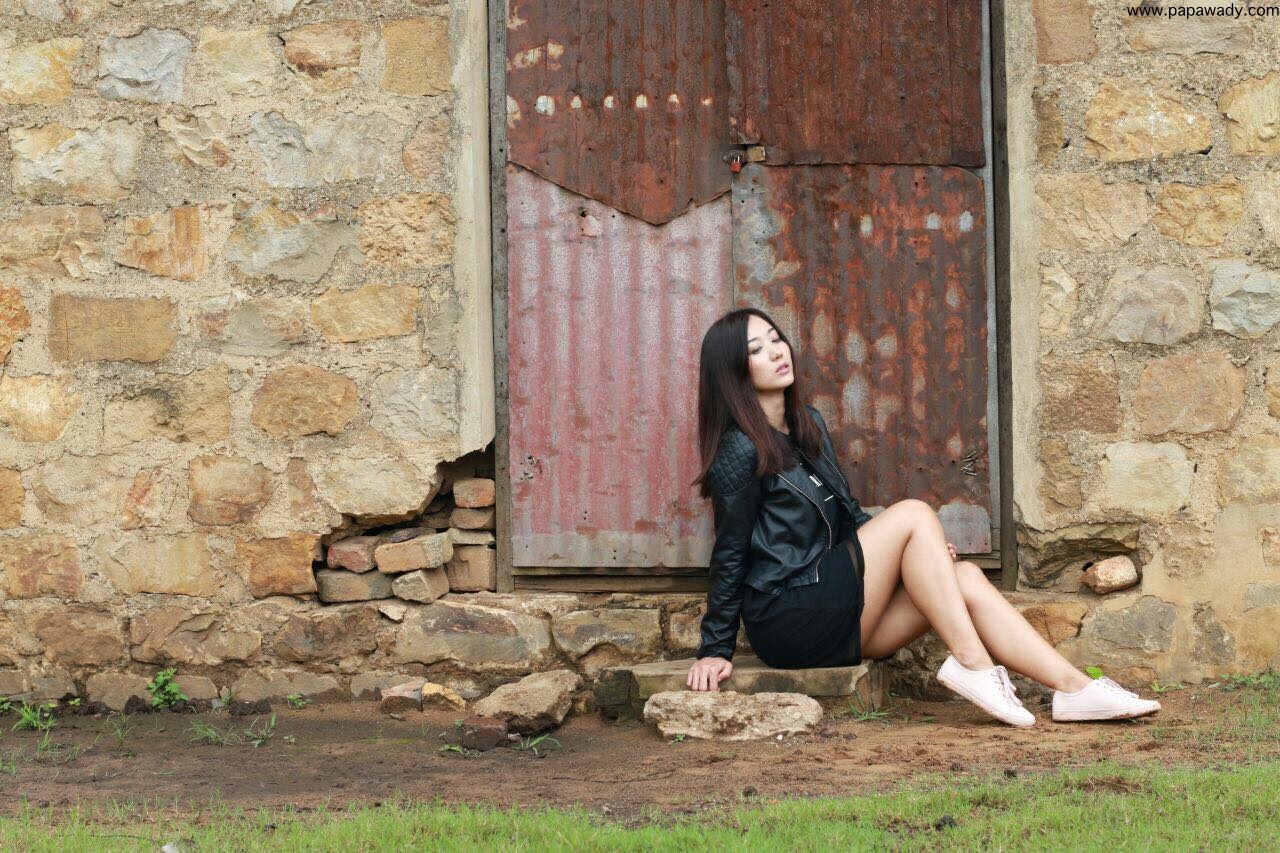 Lu Lu Aung In Black Jacket Fashion : All Black Style Outdoor Photoshoot