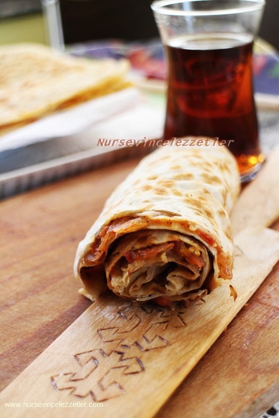 Domatesli Kuru Soğanlı Kolay Gözleme Börek Tarifi Yemek Tarifleri
