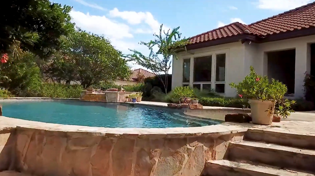 21 Photos vs. 234 Winding Ln, San Antonio, TX Interior Design Luxury Home Tour