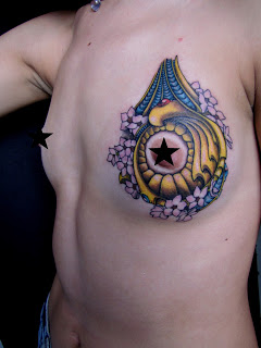 Tatuajes en los senos