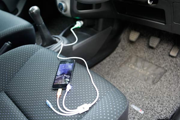 Image result for Resiko Mengisi Daya Ponsel dengan Output Lighter