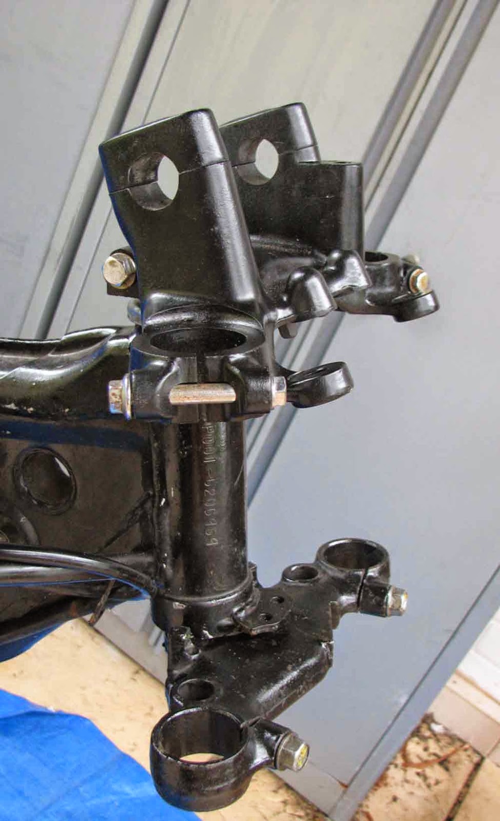 Crispy Cycles Triple clamp swap from CB750 to XL500S part II