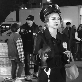 어제자 할로윈 분장하고 신촌에 나타난 아이돌.jpgif | 인스티즈