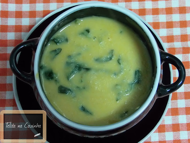 sopa de grão com espinafres