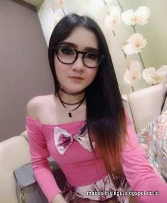 Foto Nella Kharisma Lirik Lagu Dangdut Terbaru Nella Populer