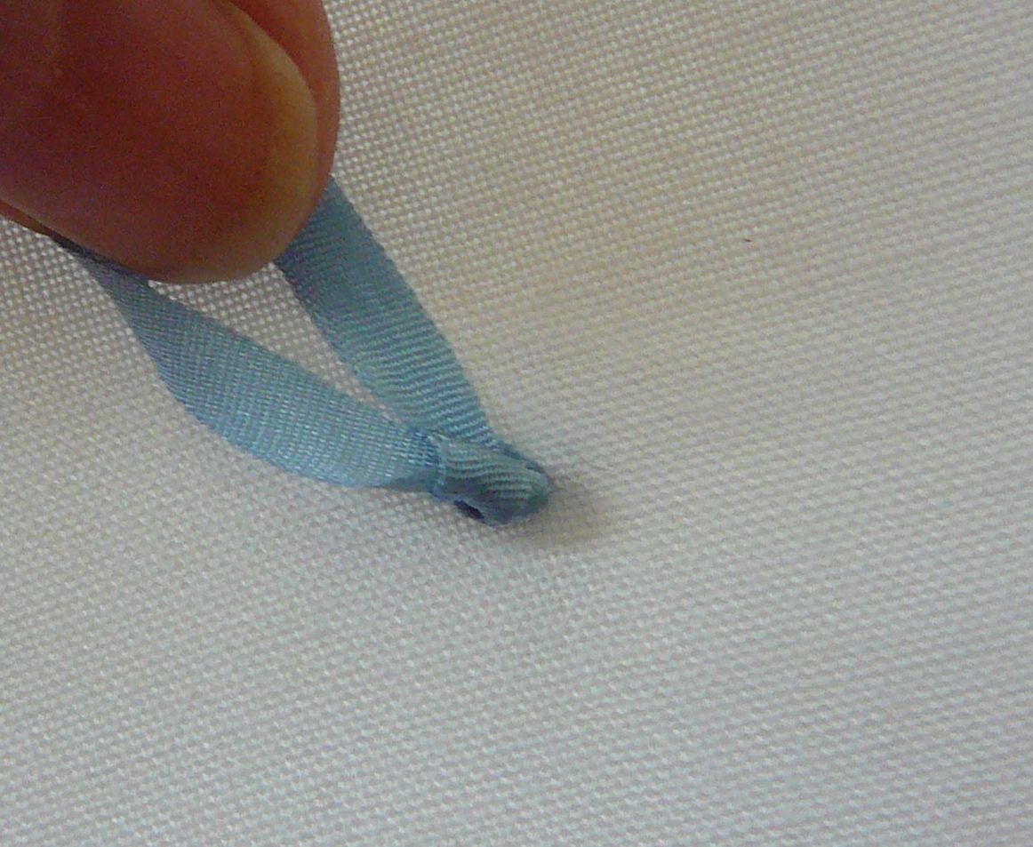 Silk Ribbon Embroidery French Knots in Ribbon SRE