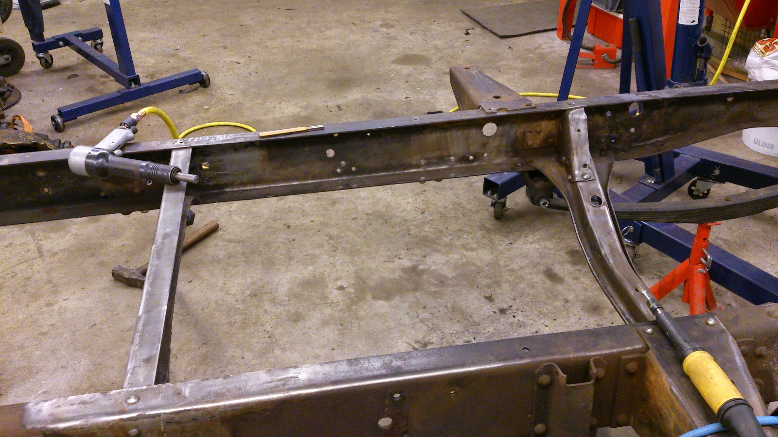 DinnerHill Broken frame rivets